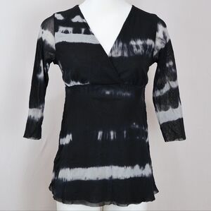 Lucy + Fiona Chic Tie-Dye V-Neck Blouse